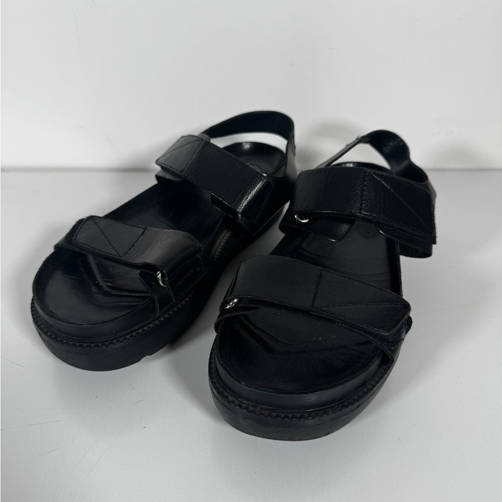 Vagabond Black Textured Sole Sandals